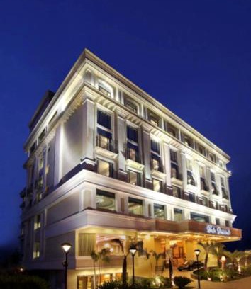 Ramdaspeth Hotel | Discover Tuli Imperial: Family-Friendly with Pool & Dining
