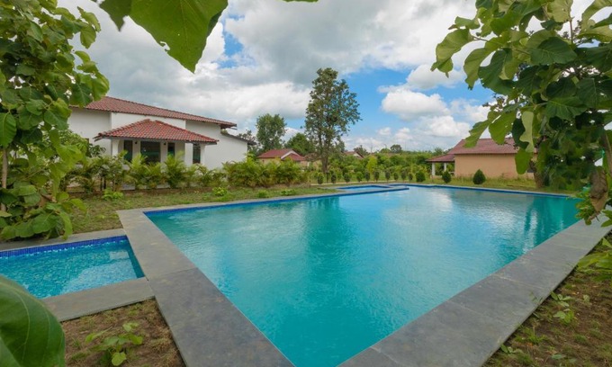 Kohka Bed & Breakfast | Relax at TULI VEER BAGH RESORT TURIA with Pool & Dining