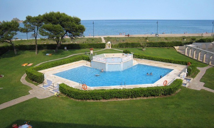 Els Griells Apartment | Cozy Tulipa 2 - L'Estartit with Pool and Spa Amenities
