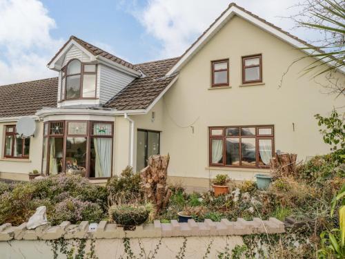Castlebaldwin House | Discover Tullavilla: Pet & Child Friendly Retreat