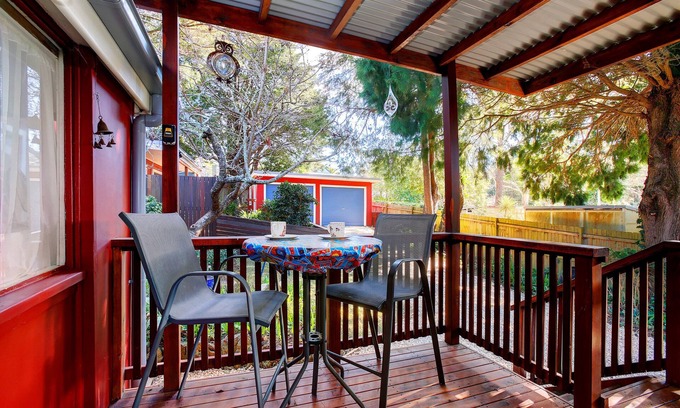 Wentworth Falls House | Discover Tullys Hut: Spa Retreat with Family-Friendly Dining