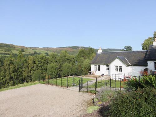 Strathtummel House | Experience Tummel Cottage: Pet-Friendly Retreat with 9.3 Rating