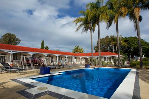 Tuncurry Hotel | Family-Friendly Tuncurry Beach Motel with Pool & Accessibility