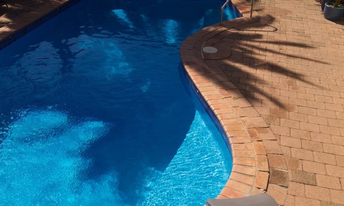 Tuncurry Hotel | Discover Tuncurry Motor Lodge with Pool and Breakfast