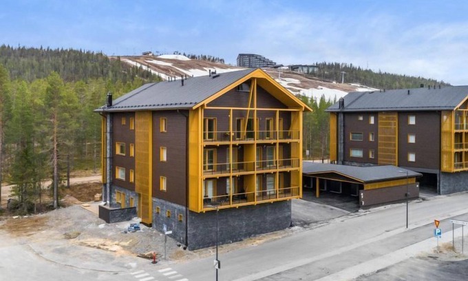 Sirkka House | Relaxing Getaway at Tunturinlaita d 4 with Spa & Lake View