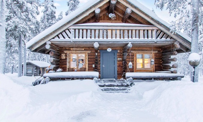 Akaslompolo House | Scenic Tunturitorppa: Lake View, Spa & Family-Friendly