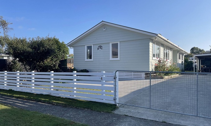Turangi House | Cosy Urban Hideaway in Turangi - Rated 9.8/10 by Guests