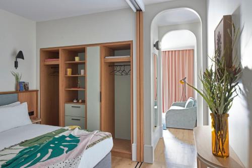 Cambridge Hotel | Discover Turing Locke Cambridge: 4-Star Getaway for All