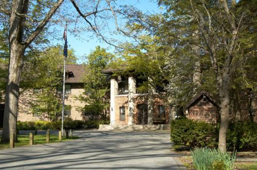 Marshall Hotel | Escape to Turkey Run Inn & Cabins with Ocean View Amenities