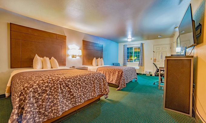 Turlock Hotel | Explore Turlock Inn: Family-Friendly Retreat with Spa & Breakfast