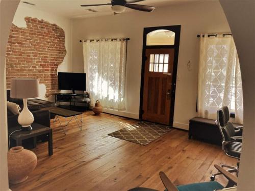 Salida House | Historic Hotel on the Park: Family-Friendly Downtown Escape
