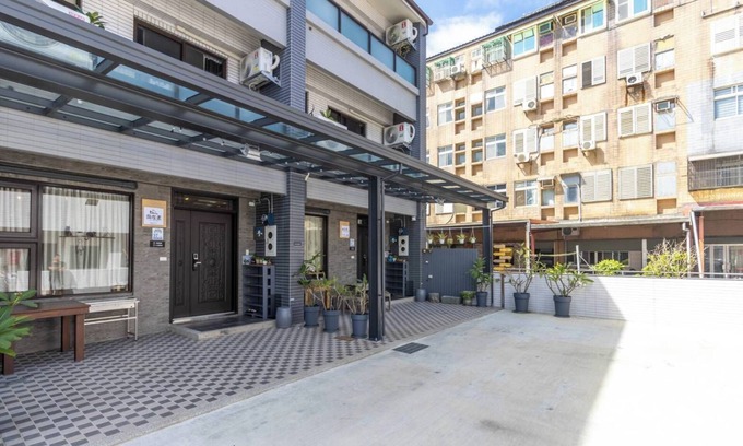 Wujie Bed & Breakfast | Turn Right Home
