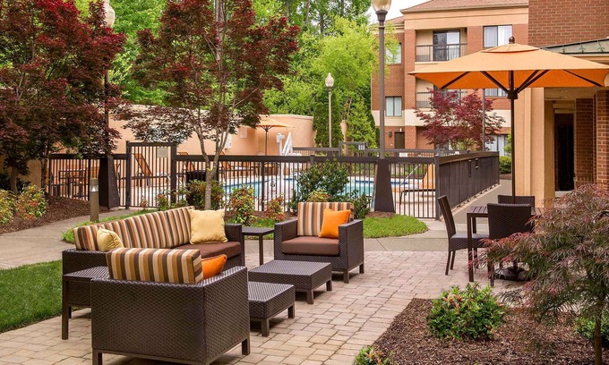 Durham Hotel | Transform Your Escape with Free Parking and Pet-Friendly Fun!