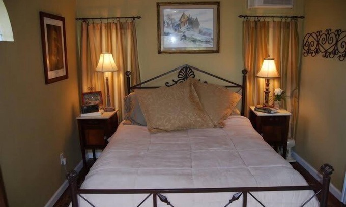 Davis Cabin | Family-Friendly Retreat at Turner Falls with Breakfast