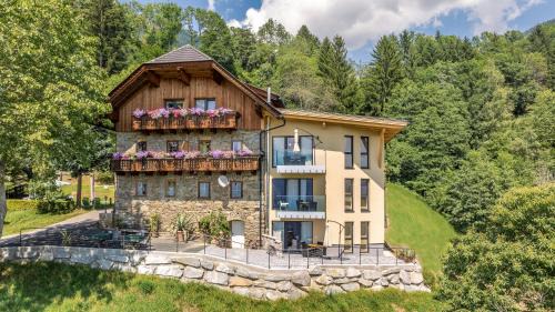 Millstatt House | Turnerhof: Pet-Friendly Oceanfront Retreat with Breakfast