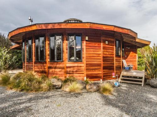 Ohakune House | Cozy Turoa Yurt - Ohakune Family-Friendly Retreat