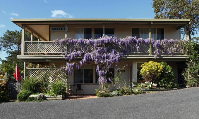 Tuross Head Hotel | Experience Tuross Head Motel: Ocean View & Family Friendly
