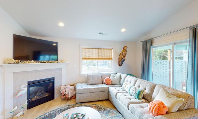 Lincoln City House | Pet-Friendly Retreat at Turquoise Dreams, 4-Star Rating