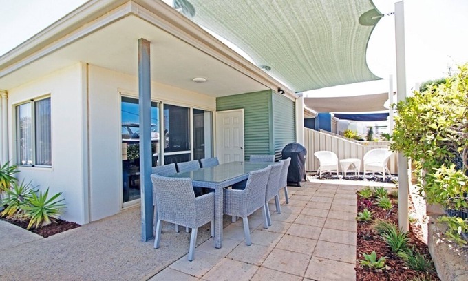 Jurien Bay Apartment | Idyllic 3 BR Apartment with Pool and Ocean View in Jurien Bay