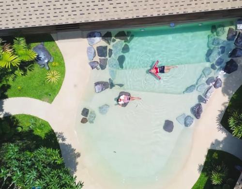 Dinalupihan House | Turquoise Tide Villa with beach style Pool & Jacuzzi