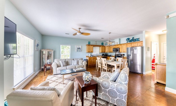 Biloxi House | Ocean View Turtle Cove Cottage Near Beach & Downtown Shops