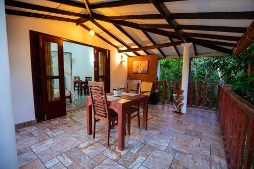 Rumassala House | Pet-Friendly Turtle Lamp: A 10/10 Family Getaway