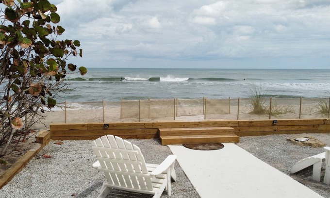 Floridana Beach House | Turtle Nest Beachfront Cottage - Rated 10/10 with Pool & Views
