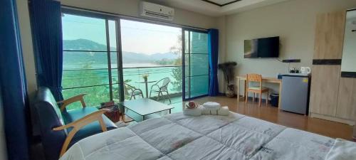 Khao Tao House | Budget-Friendly Turtle Nest: Family-Ready with Kitchen