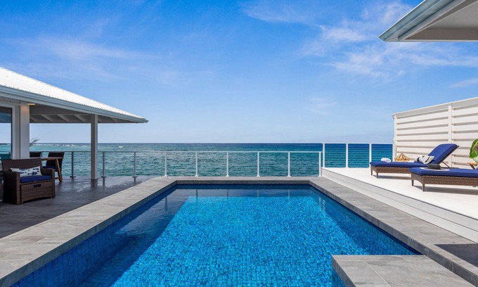 Kahaluu Bay House | Oceanfront Turtle Rock Cottage with Pool & Guest-Rated 9.8