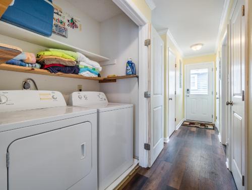 Topsail Beach House | Discover Turtle Sanctuary: Family & Pet Friendly Escape