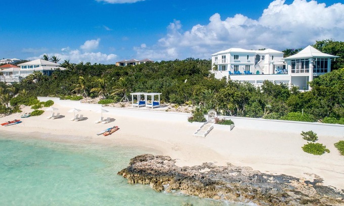 Juba Sound Villa | Beachfront Haven with Ocean Views and Private Pool - 9.8 Rated