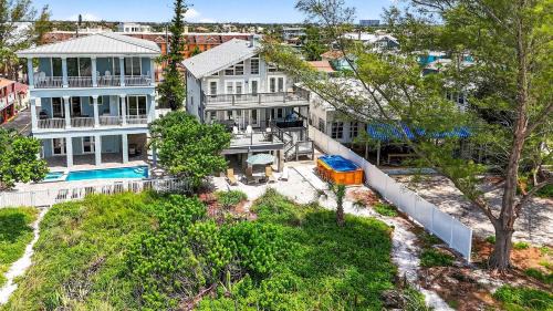Treasure Island House | Discover Turtleback Beach House: Pet Friendly & Family Fun