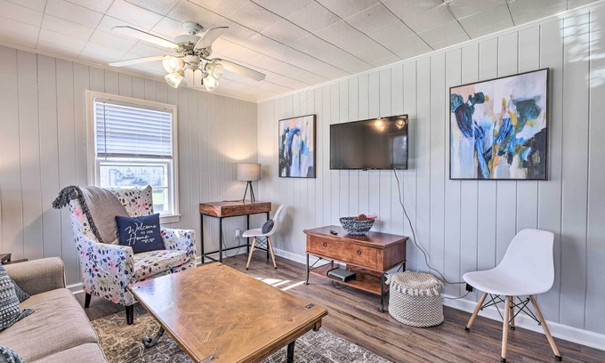Forest Lake House | Ideal Tuscaloosa House Near Coleman Coliseum & Spa