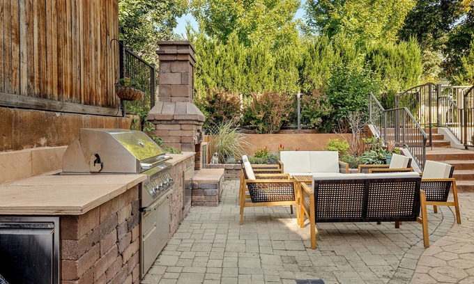 Cherry Creek Condo | Charming Tuscan Cherry Creek Gem with Family-Friendly Amenities
