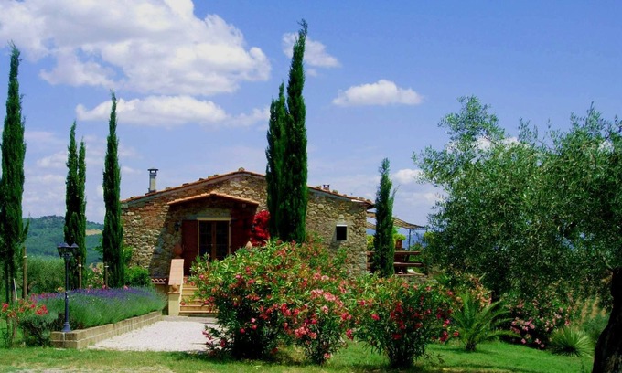 Caldana House | Premier Tuscan Country House Le Chiuse with Pool & Breakfast