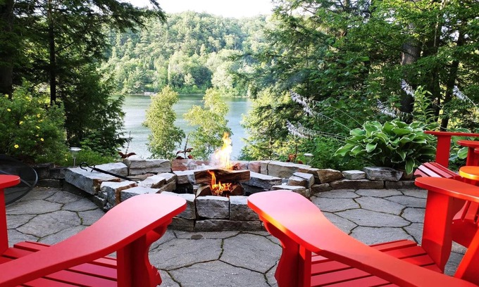Val-des-Monts House | Unforgettable Tuscan Dream North - Lakehouse on Lac McGregor
