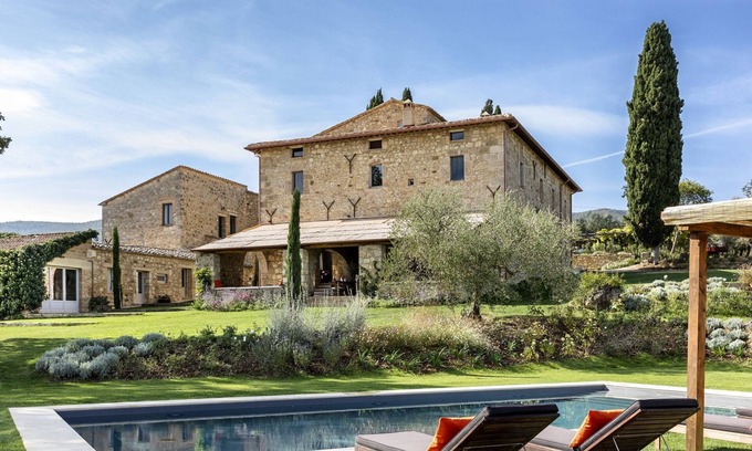 Sarteano Villa | Discover Tuscan Dream Home with Private Pool & Breakfast