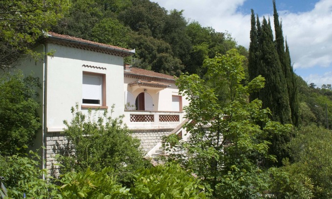 Meyrannes Villa | Tuscan-Inspired Villa with Pool and Terraces, Rated 9.8