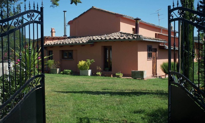 Il Poggio House | Discover Belvilla by OYO Quattro Orcia: Pet-Friendly Retreat