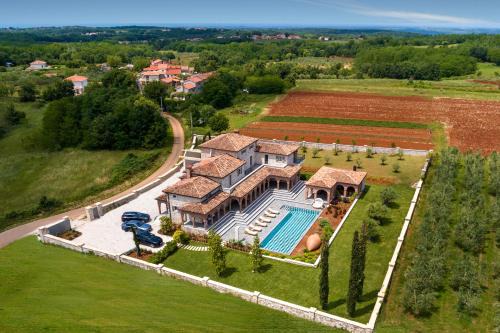 Vizinada Villa | Tuscan Mansion - Villa Don Giordano Excelsior