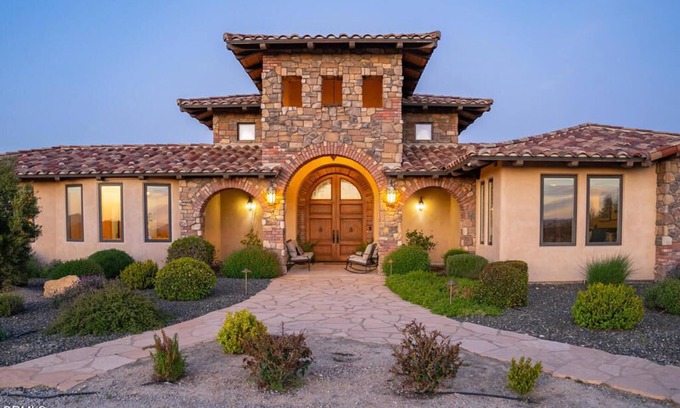 San Miguel House | Elegant Tuscan Style Wine Country Escape with Breakfast