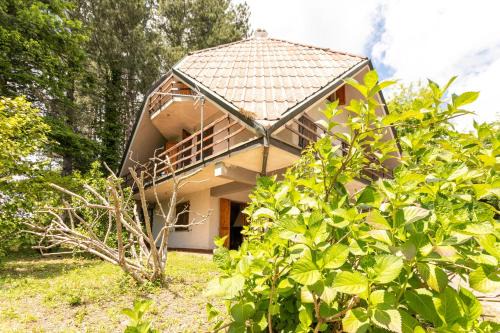 Avaglio Villa | Relax at Tuscany Chalet: Family-Friendly 4-Star Retreat
