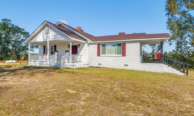 Macon County House | Ideal Tuskegee Countryside Retreat with Family-Friendly Amenities