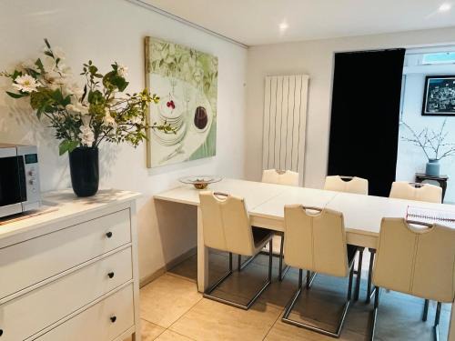 's-Hertogenbosch Apartment | Discover Tussen Gracht en SintJan: Pet-Friendly Ocean Views