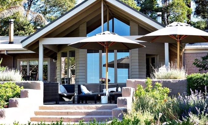 Merricks North House | Exceptional Tussie Mussie Vineyard Retreat with Kitchen