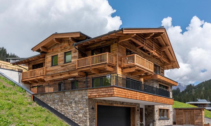 Juns Apartment | Top-Rated TUX MOUNTAIN Apartment with Hot Tub & Kitchen