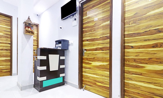 Rajouri Garden Hotel | Budget-Friendly Stay at Twamev Rajouri Garden by The Arrow