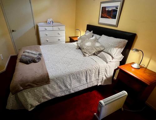 Hamilton Lake House | Discover Twee Tuis: Guest Rated 9.5 & Delicious Breakfast