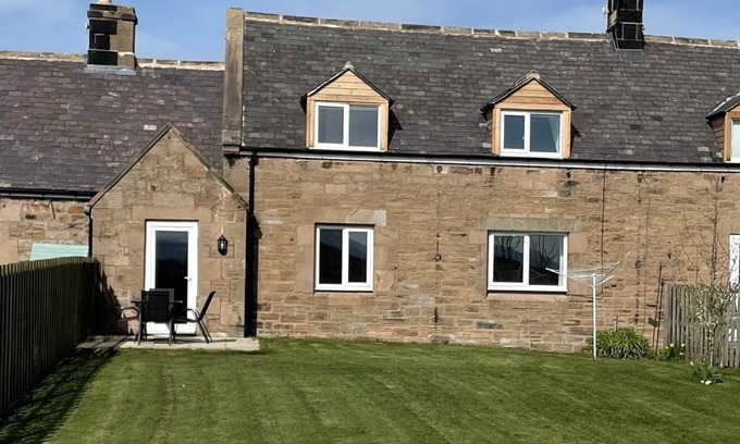 Berwick-upon-Tweed Cottage | Perfect Retreat at Tweed Cottage 4 Fenton Hill - Pet Friendly