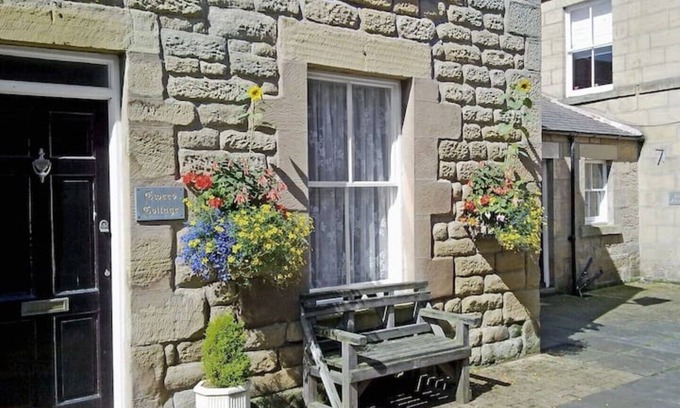 South Charlton Cottage | Discover Tweed Cottage - Family-Friendly Retreat in Alnwick